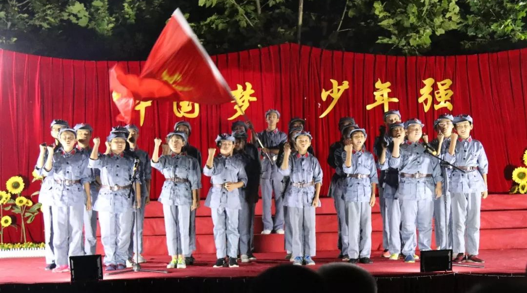 “自卫反击战英模报告团”走进河渠村给北京大学生做报告（2018年）